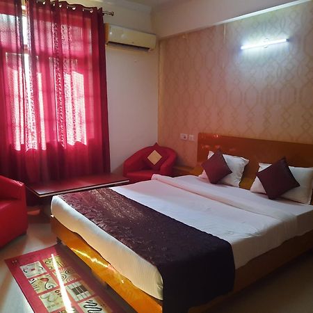 Hotel Krishna International Вріндаван Екстер'єр фото