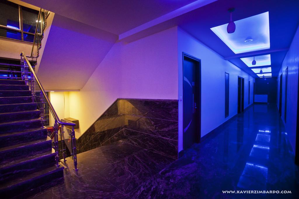 Hotel Krishna International Вріндаван Екстер'єр фото