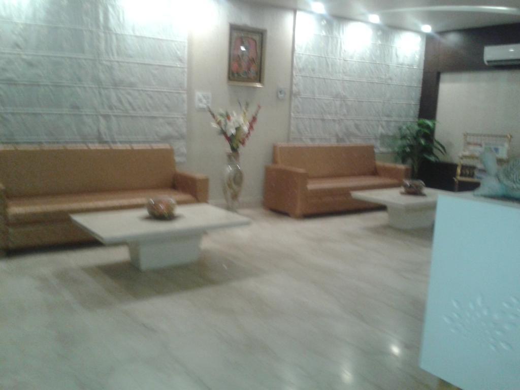 Hotel Krishna International Вріндаван Екстер'єр фото
