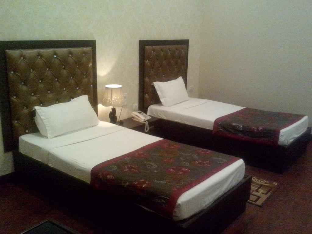 Hotel Krishna International Вріндаван Номер фото