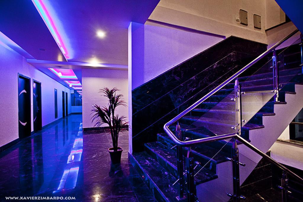 Hotel Krishna International Вріндаван Екстер'єр фото