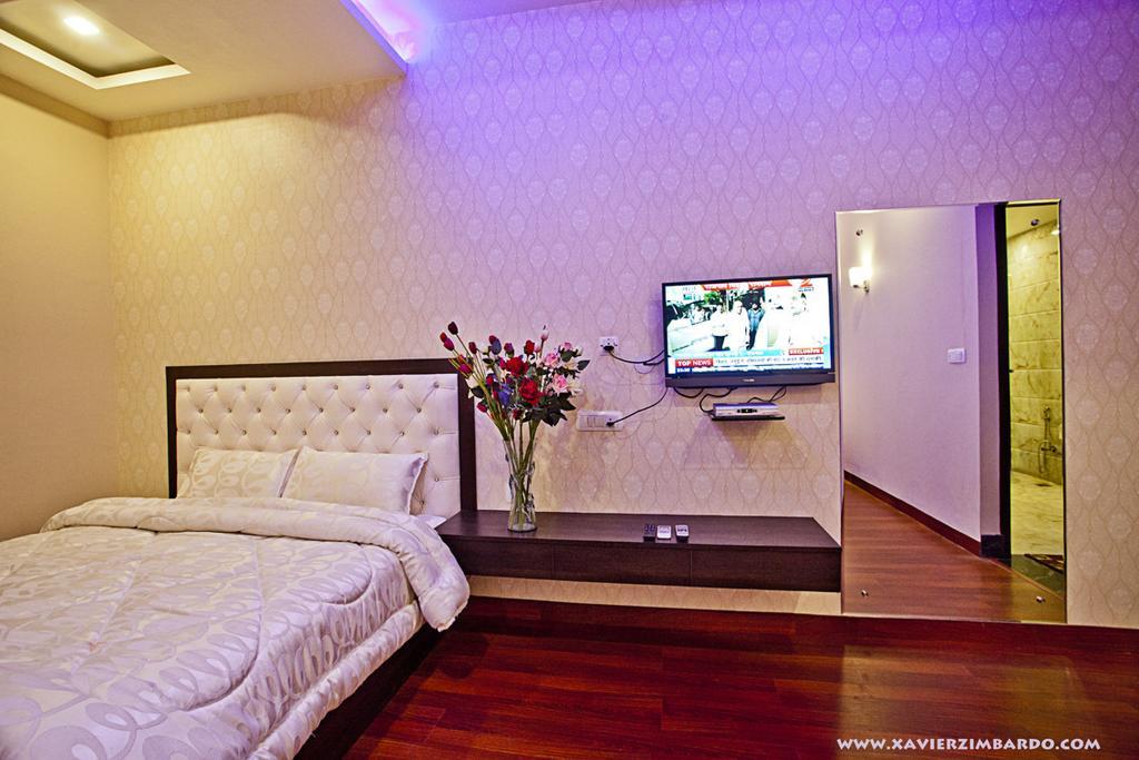 Hotel Krishna International Вріндаван Екстер'єр фото
