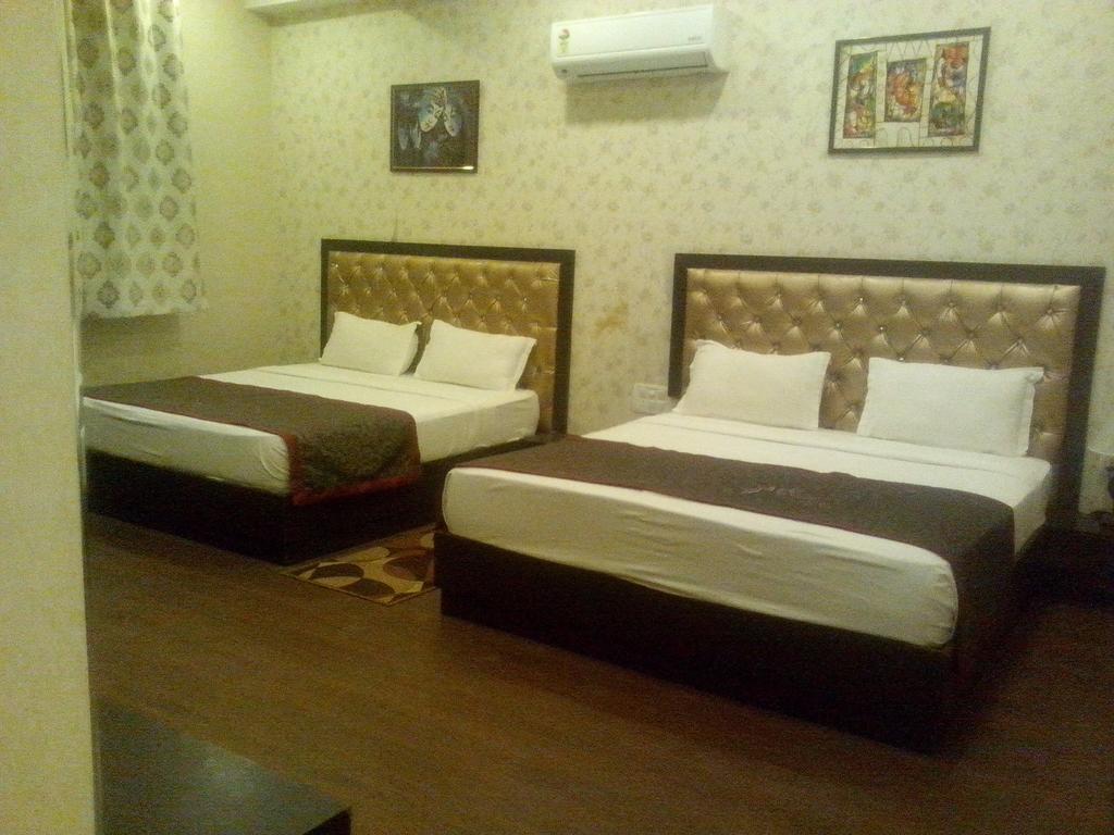 Hotel Krishna International Вріндаван Номер фото