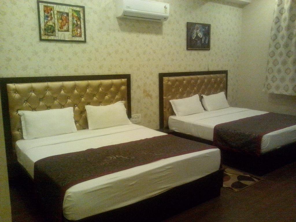 Hotel Krishna International Вріндаван Номер фото