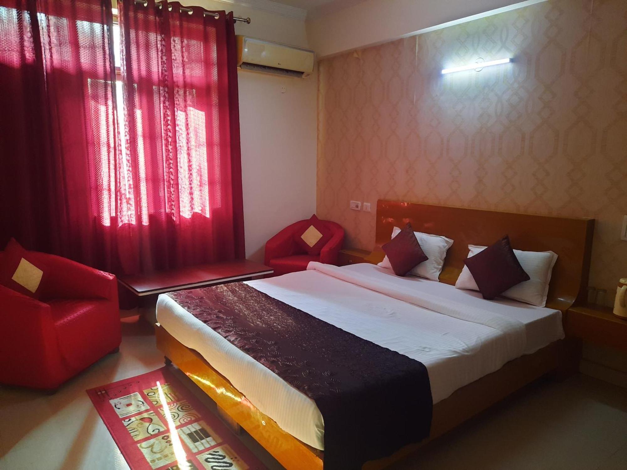 Hotel Krishna International Вріндаван Екстер'єр фото
